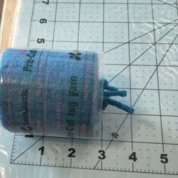 Leewards Pre Cut Rug Yarn Blue No 205 Acrylic Hook Latch France - Picture 4 of 4